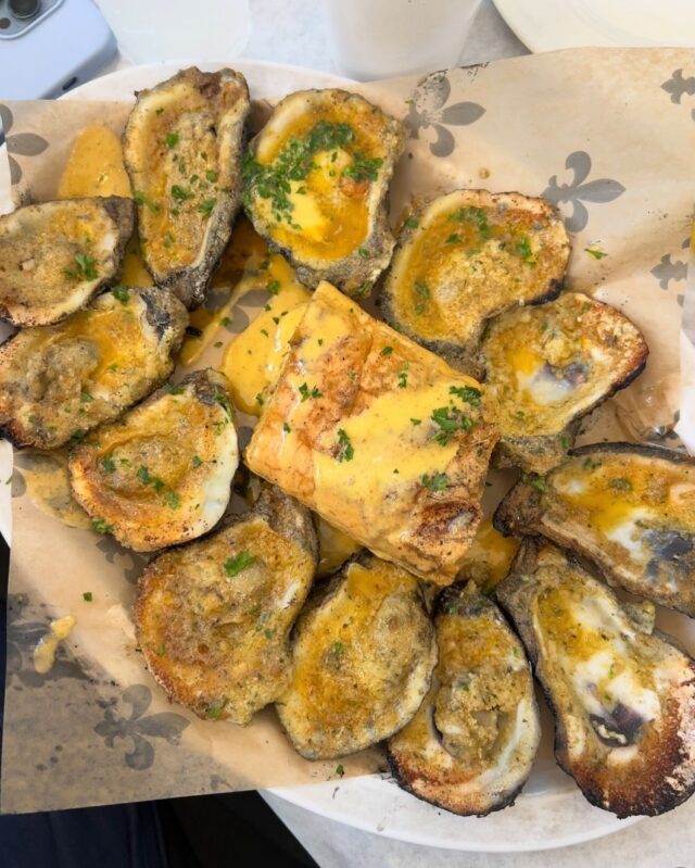 What’s hot, charred, and just $1.50 from 3–6 PM? 🦪🔥 These bad boys. Monday through Friday. 
.
.
.
Chargrilled Oysters, Happy Hour, Weekday Special, Grilled Seafood, Oyster Platter, Felix’s Favorite, NOLA Classic, Happy Hour Deal, Afternoon Snack, Seafood Lovers
